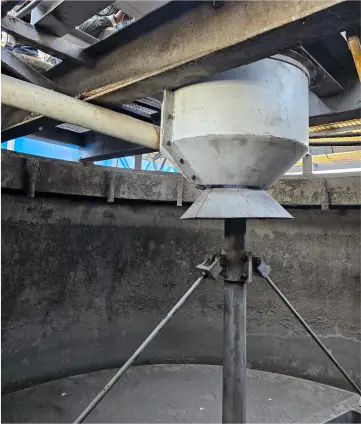 Sistema de descarga de espesador para pulpa mineral